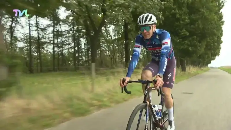Hoofdafbeelding voor artikel Jonathan Vervenne zwaait af…