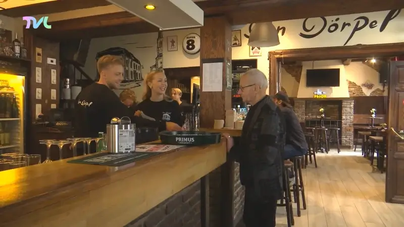Hoofdafbeelding voor artikel Broers geven bruin café Den…