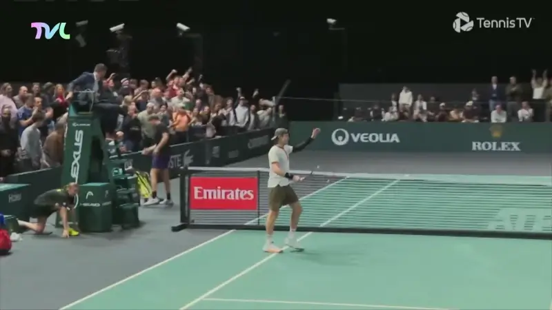 Hoofdafbeelding voor artikel Zizou Bergs viert overwinning…