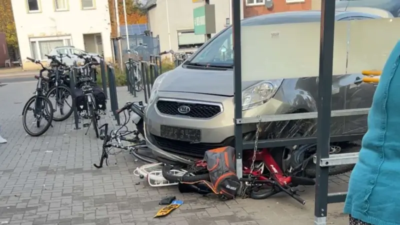 Hoofdafbeelding voor artikel Bestuurder rijdt in op fietsen…