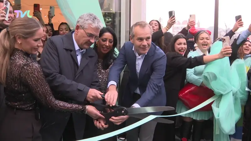 Hoofdafbeelding voor artikel Stormloop voor opening grootste…