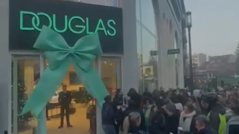 Hoofdafbeelding voor artikel Grootste Douglas opent in…