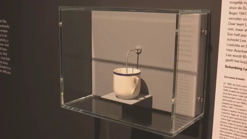 Hoofdafbeelding voor artikel Theekopje uit Holocaust-verhaal…