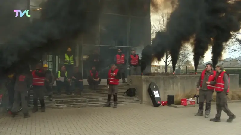 Hoofdafbeelding voor artikel Vakbonden en personeel voeren…