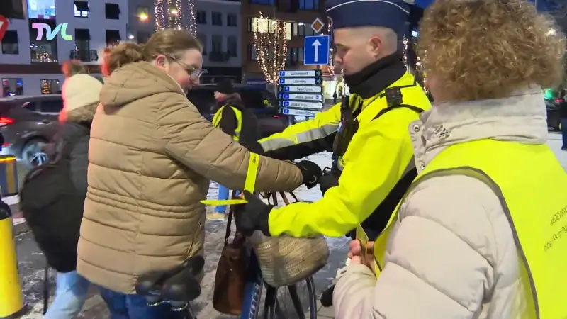 Hoofdafbeelding voor artikel Politie LRH controleert wandelaars…