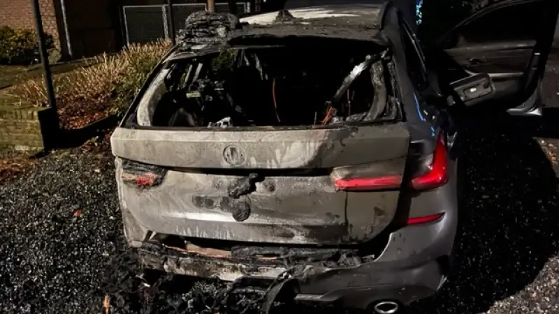 Hoofdafbeelding voor artikel Auto vliegt in brand in Genk