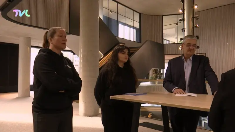 Hoofdafbeelding voor artikel Schoolverlater haalt diploma…