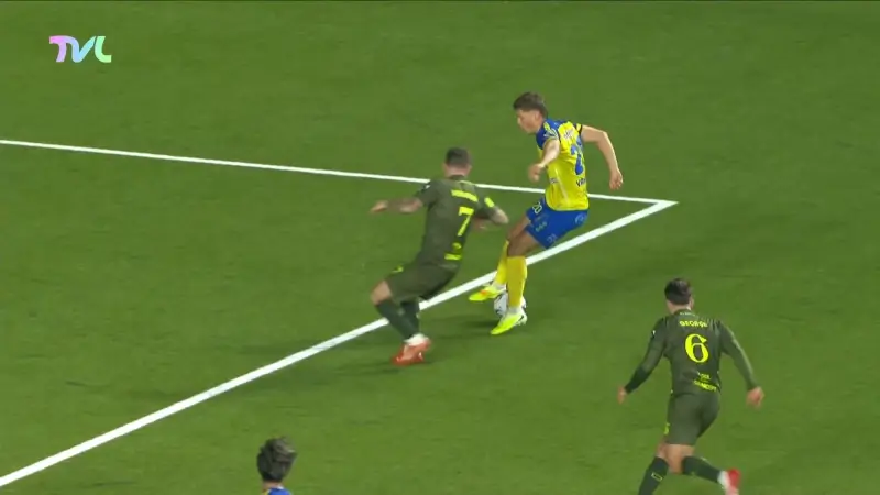 Hoofdafbeelding voor artikel STVV springt over Club Brugge…