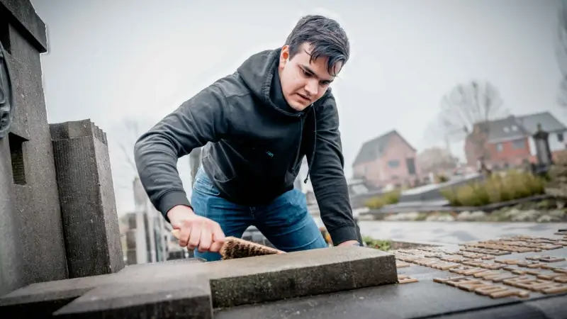 Hoofdafbeelding voor artikel PXL-studenten maken grafstenen…