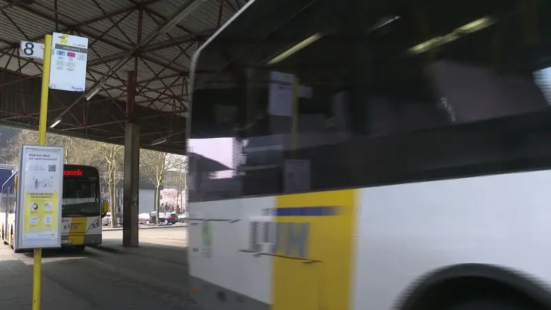 Hoofdafbeelding voor artikel De Lijn bespaart opnieuw in…