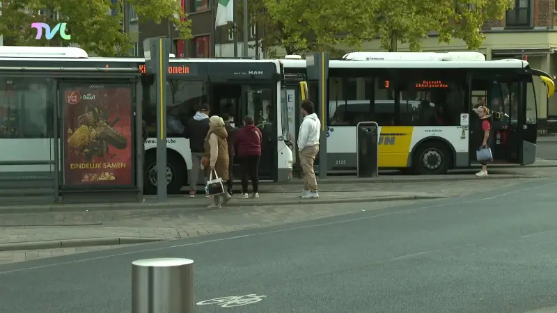 Hoofdafbeelding voor artikel De Lijn bespaart opnieuw in…