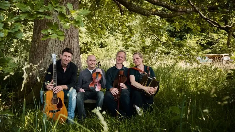 Hoofdafbeelding voor artikel Folkmuziek leeft in Europa,…