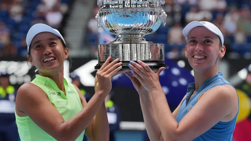Hoofdafbeelding voor artikel Elise Mertens pakt zesde grandslamtitel…