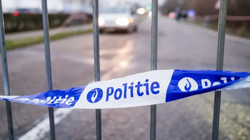 Hoofdafbeelding voor artikel Voetganger sterft onder vrachtwagen…