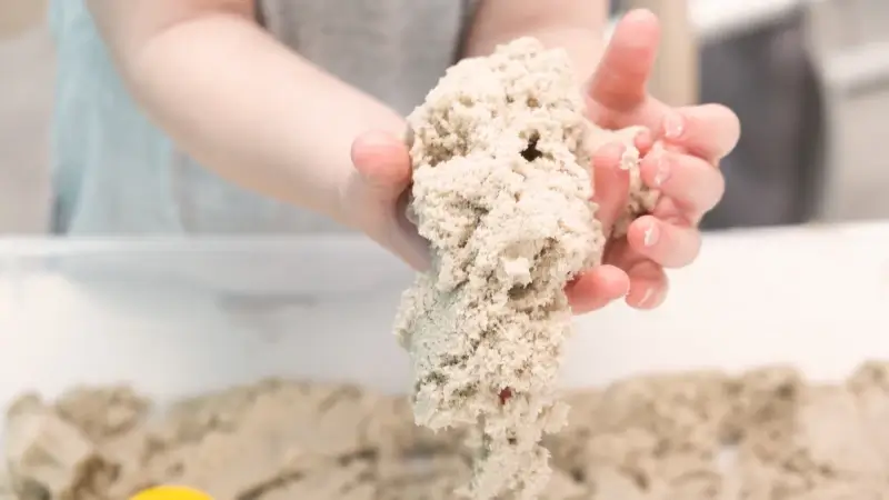 Hoofdafbeelding voor artikel Overheid testte nog geen speelzand:…