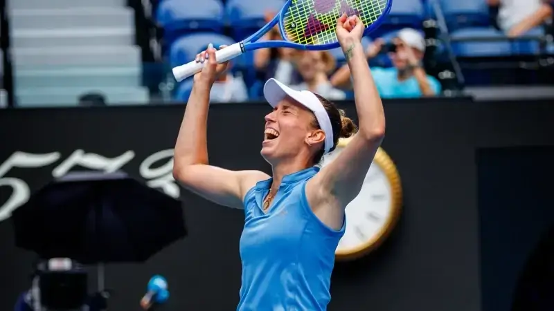 Elise Mertens pakt uit met knappe zege tegen Navarro in Dubai