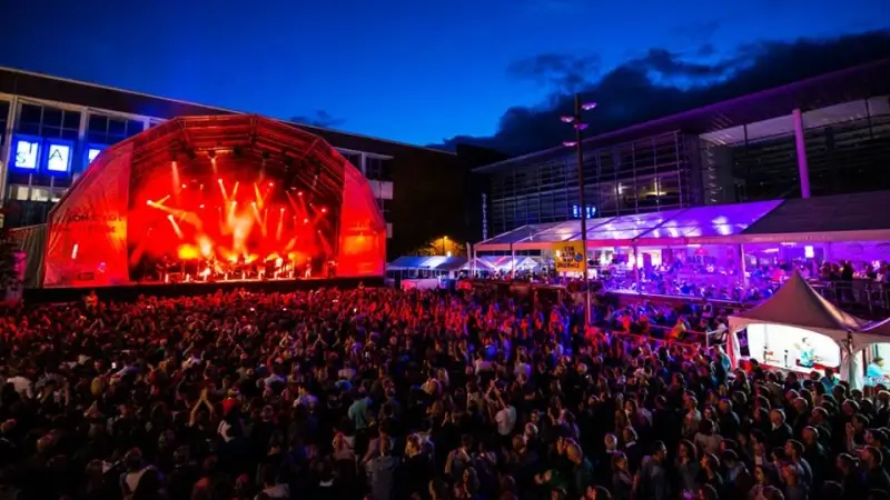 Hoofdafbeelding voor artikel Among The Saints en Andr&eacute;…