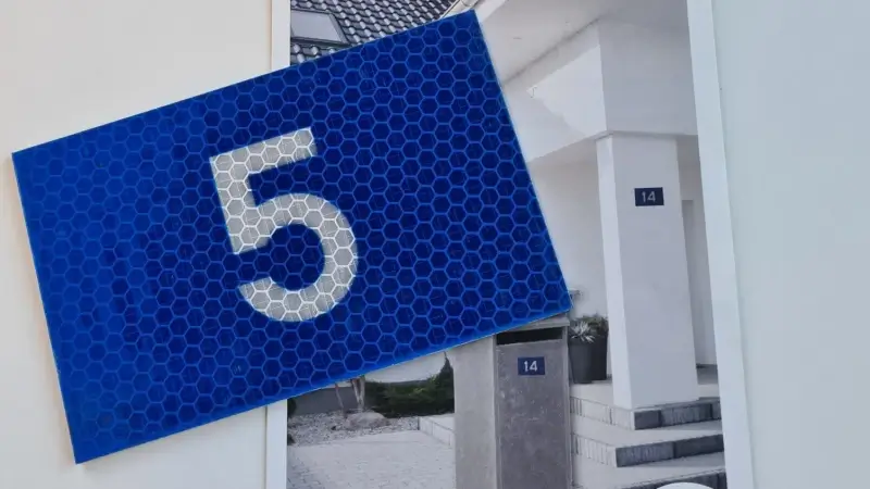 Hoofdafbeelding voor artikel Reflecterende huisnummers…