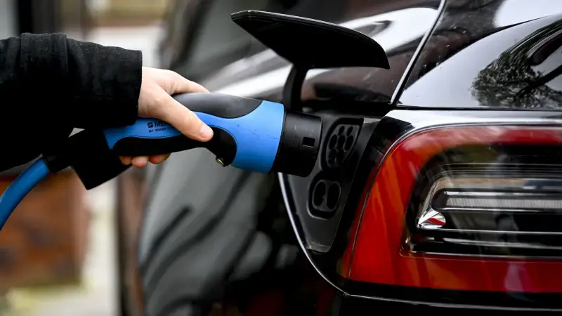 Hoofdafbeelding voor artikel Dieven stelen laadkabels in…