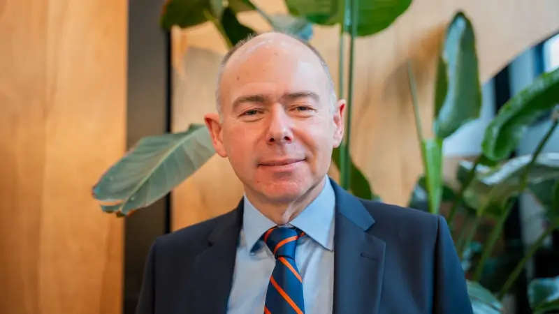 Hoofdafbeelding voor artikel Roger Housen: "Oorlog deint…