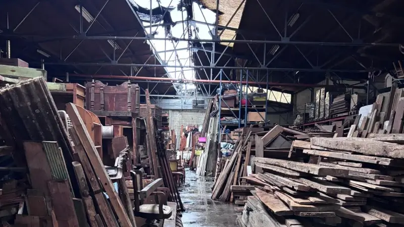 Hoofdafbeelding voor artikel Loodsbrand legt netwerk van…