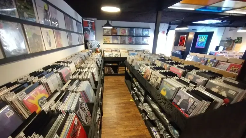 Hoofdafbeelding voor artikel Platenwinkel verlaat MACCA…