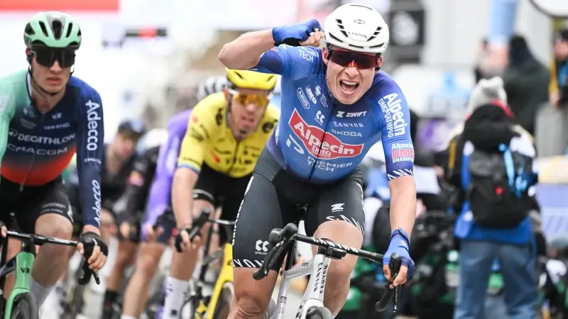 Hoofdafbeelding voor artikel Jasper Philipsen wint In Flanders…