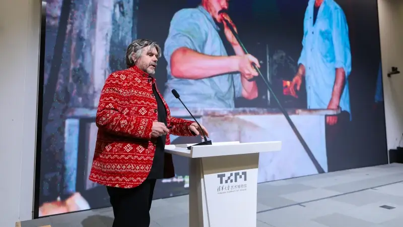 Hoofdafbeelding voor artikel Koen Vanmechelen opent internationale…