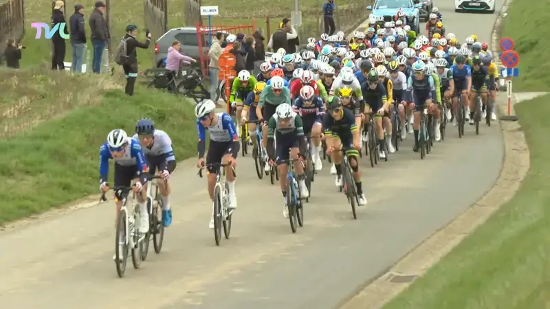 Hoofdafbeelding voor artikel Jonge wielertalenten kleuren…