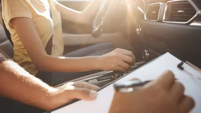 Hoofdafbeelding voor artikel Vertraagd rijexamen wint terrein…