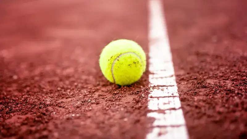 Hoofdafbeelding voor artikel Meer meisjes op het tennisveld:…