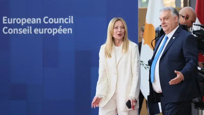 Hoofdafbeelding voor artikel Orb&aacute;n na 16 jaar van het toneel:…