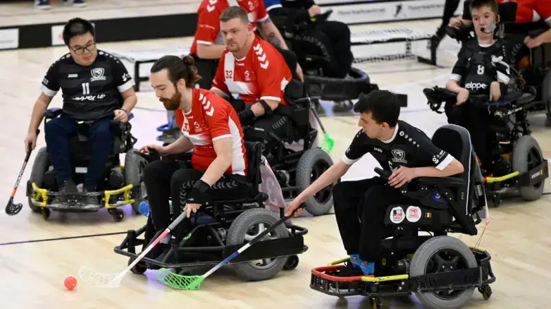 Hoofdafbeelding voor artikel Hasselaar naar WK rolstoelhockey:…