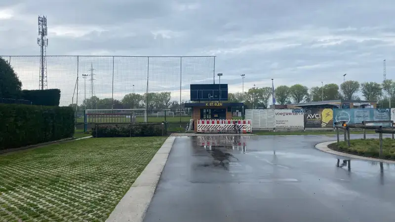 Hoofdafbeelding voor artikel Jeugdvoetballer in Elen met…