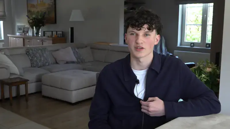 Hoofdafbeelding voor artikel C&eacute;dric is gewond na buscrash…