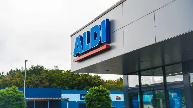 Hoofdafbeelding voor artikel Limburgs Aldipersoneel legt…