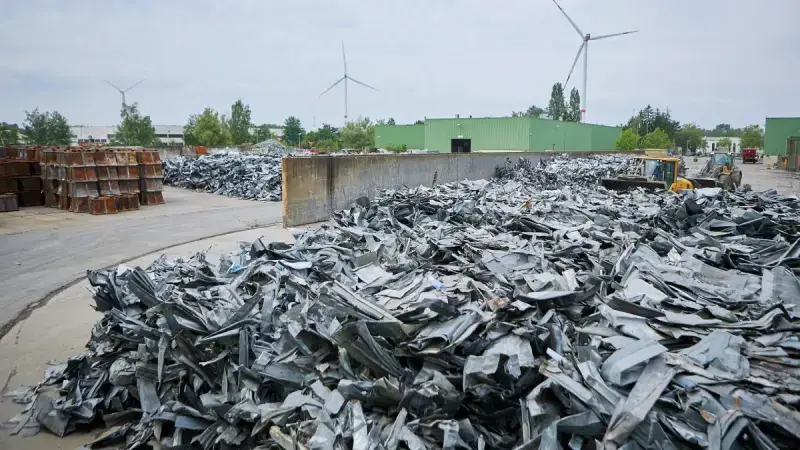 Hoofdafbeelding voor artikel Brand na ontploffing bij zinkverwerkingsbedrijf…