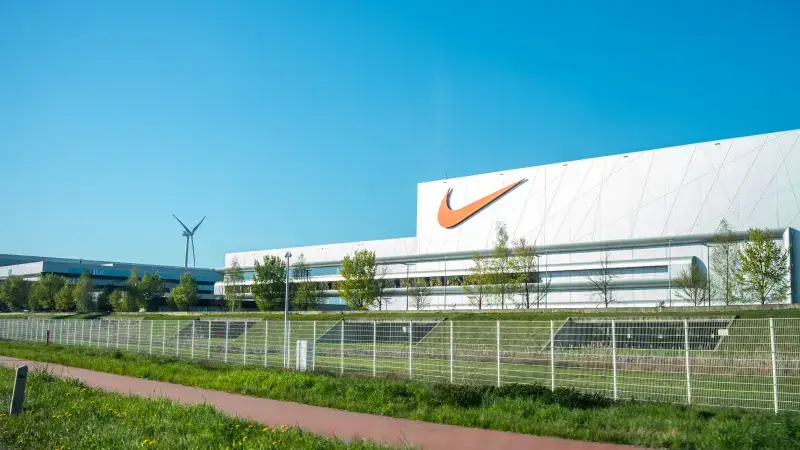 Hoofdafbeelding voor artikel Nike wil meer uitzendkrachten…