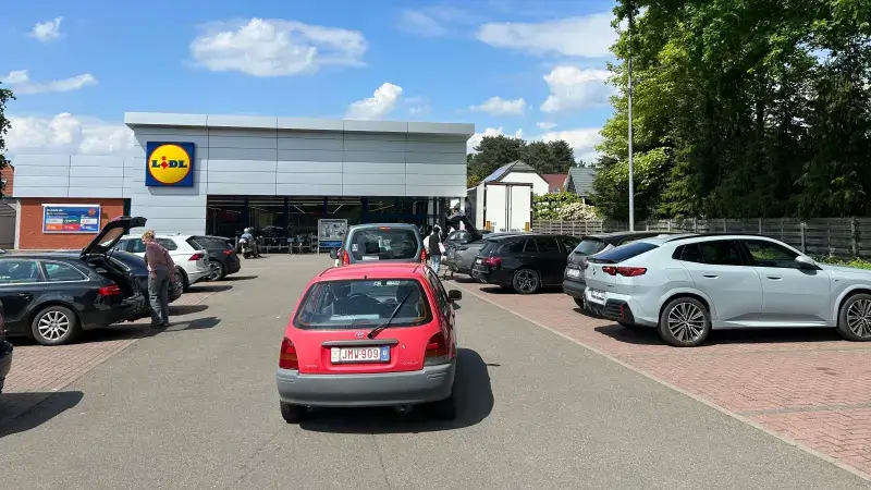 Hoofdafbeelding voor artikel Vrachtwagen blokkeert parking…
