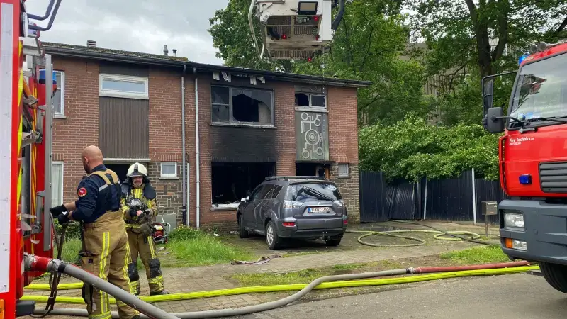 Meerdere huizen beschadigd bij zware woning brand in Beringen