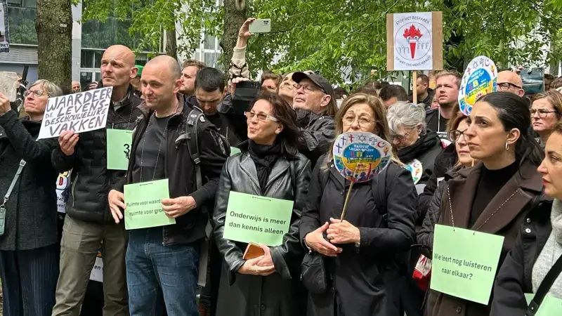 Hoofdafbeelding voor artikel Onderwijsvakbonden voeren…