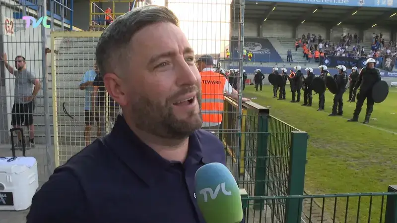 Hoofdafbeelding voor artikel Lommel-trainer Lee Johnson:…