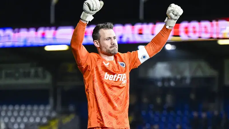 Hoofdafbeelding voor artikel Truienaar Simon Mignolet hangt…