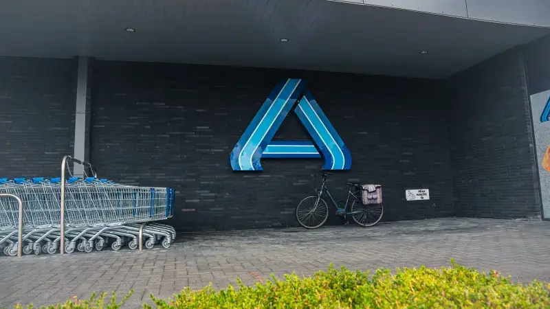 Hoofdafbeelding voor artikel Aldi wil winkels op zondag…