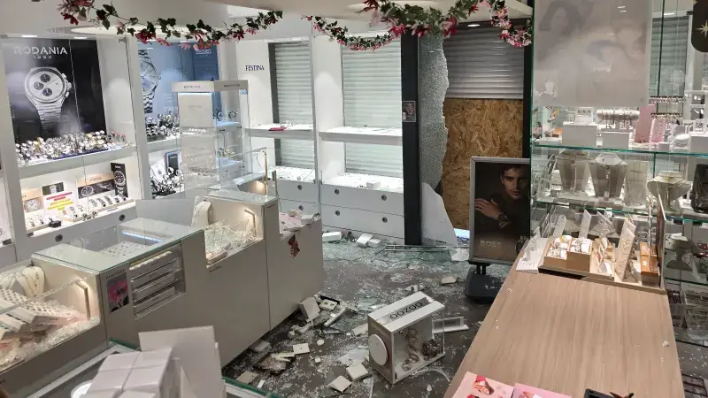 Hoofdafbeelding voor artikel Ramkrakers slaan toe bij juwelier…