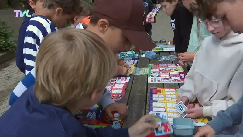 Hoofdafbeelding voor artikel WK-stickers mogen w&eacute;l op school…