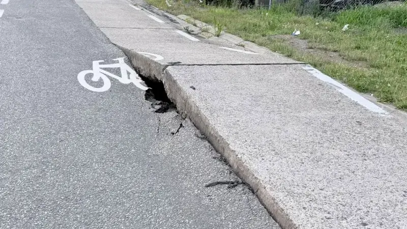 Hoofdafbeelding voor artikel Fietspaden en wegen lijden…