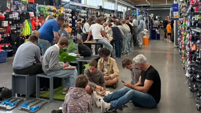 Hoofdafbeelding voor artikel Decathlon verlengt Panini-ruilbeurs…