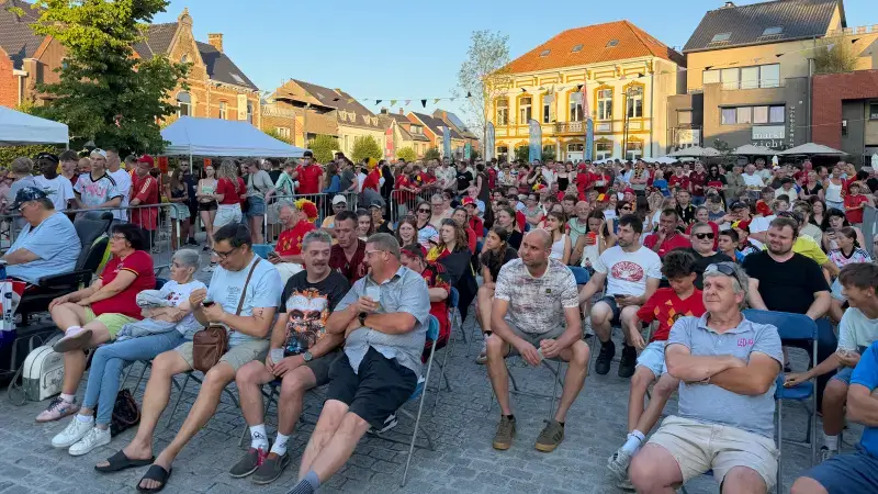 Hoofdafbeelding voor artikel In Peer volgen honderden Limburgers…