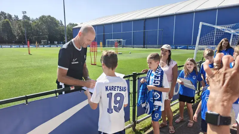 Hoofdafbeelding voor artikel Honderden supporters op eerste…